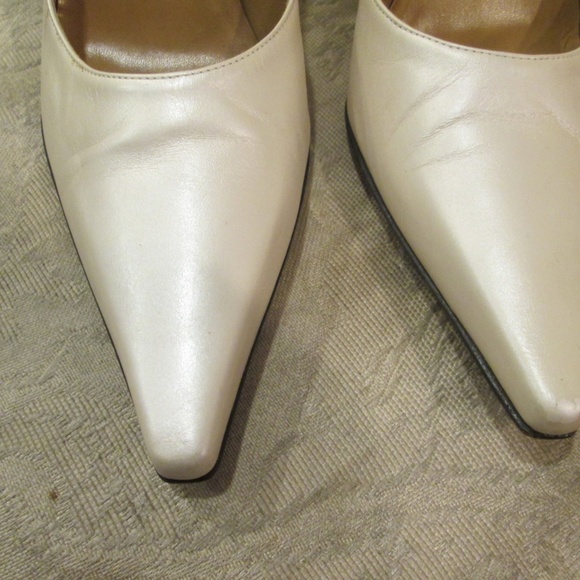 Stuart Weiztman women's satin pearl pump pointy shoes Sz 9 - Picture 15 of 16